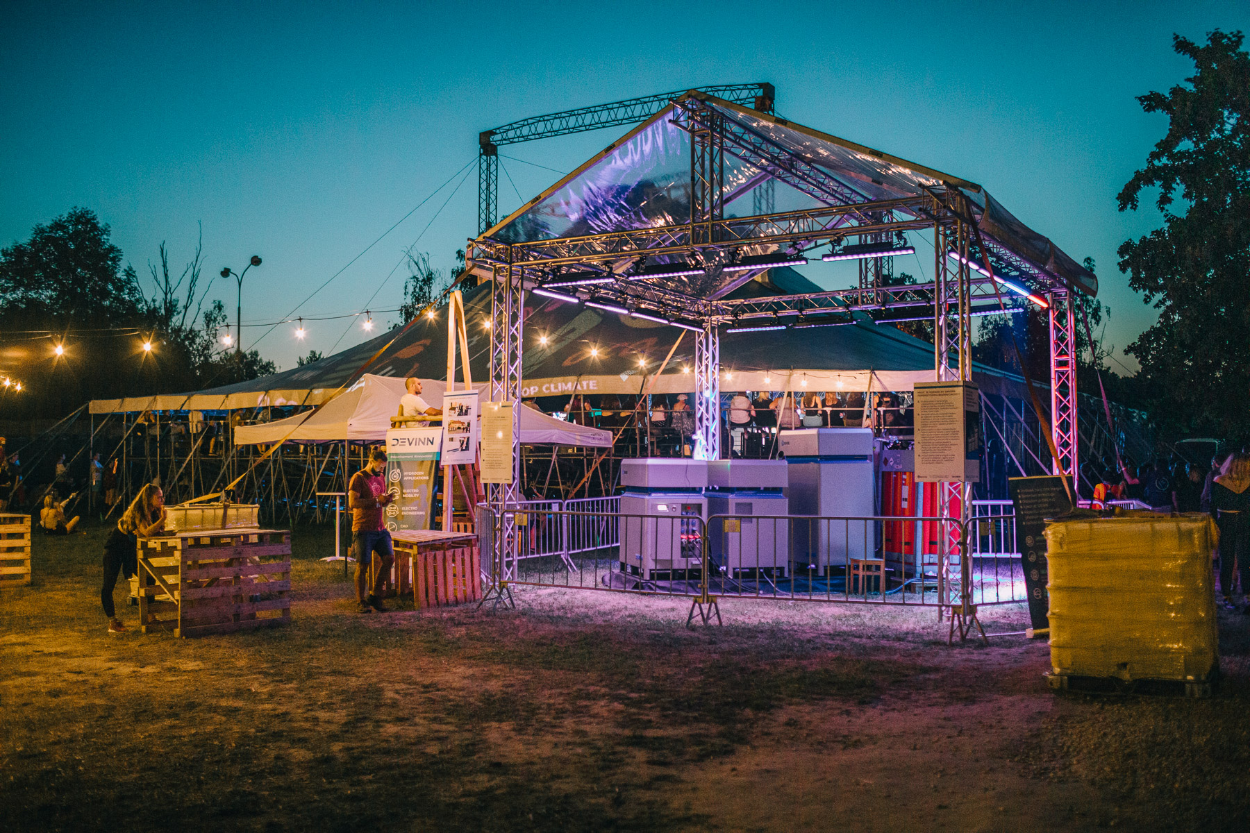 PŘÍPADOVÁ STUDIE: Jak obstál H2BASE při pohánění celé stage na Rock for People 2021?